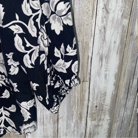 White House Black Market Black & White Floral Lace Trim Button Blouse - Picture 4 of 6